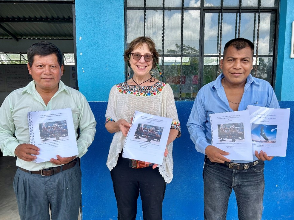 La Asesora Lingüística Dra. Ava Berinstein presentó la Colección Baile del Venado a escuelas primarias